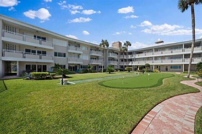 Building Photo - 1199 Hillsboro Mile
