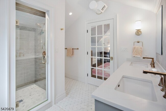 Building Photo - 113 Washington St