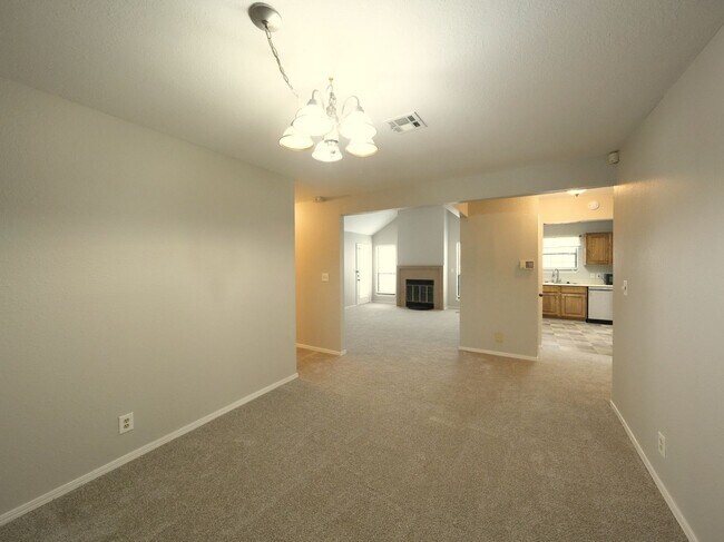 Building Photo - 3 Bed | 2 Bath | South Tulsa