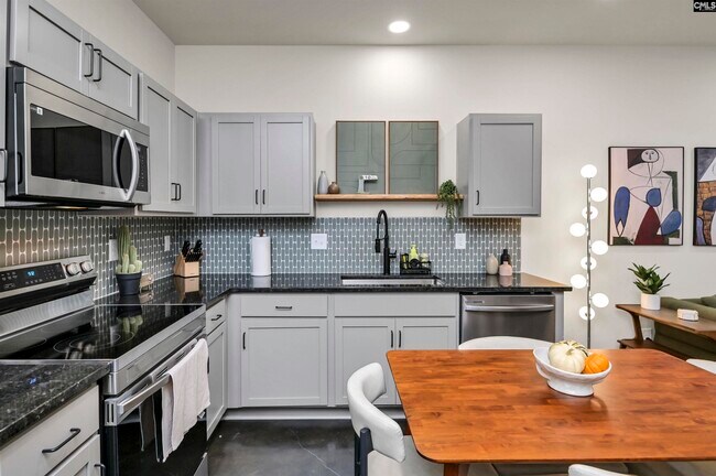 Building Photo - 816 Shull St