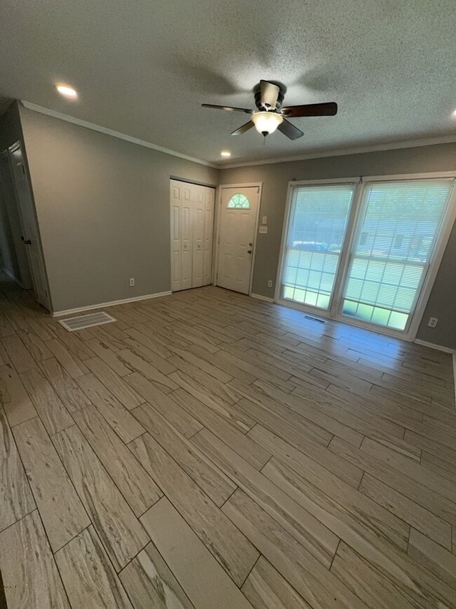 Building Photo - 5020 Shirley Ann Dr