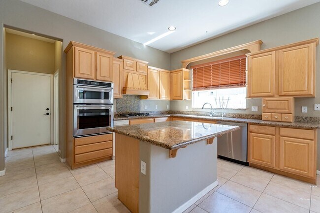 Building Photo - 3423 E Page Ave