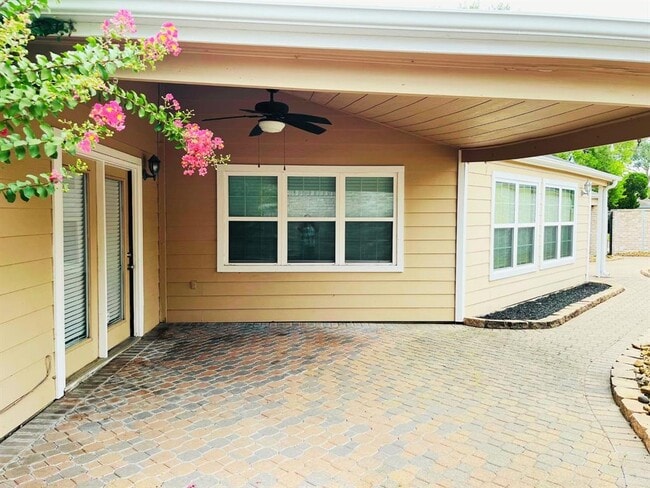 Building Photo - 16203 Ridgegreen Dr