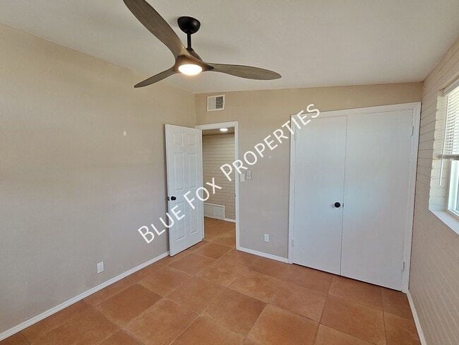 Building Photo - 5449 E Holmes St