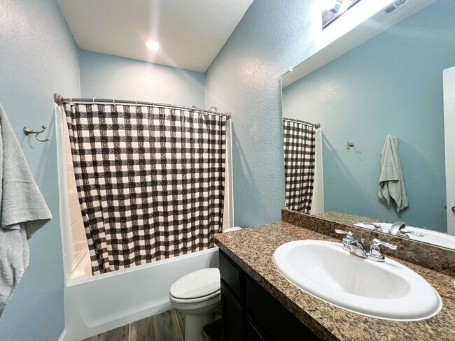 Building Photo - Beautiful 4/2/2 Home in Fort Worth!