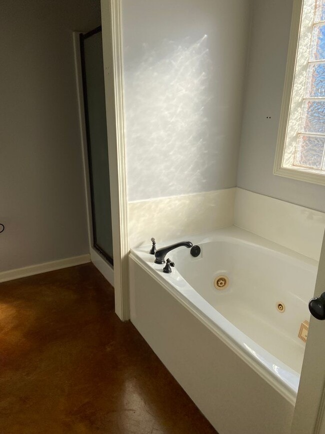 Building Photo - A must have in Canton, MS!!