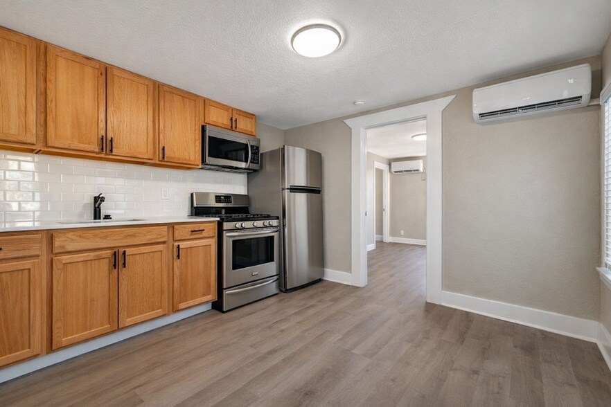 Building Photo - 1218 S 15th Dr