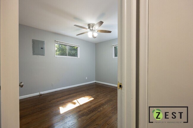 Building Photo - 3BDRM Warren Home!