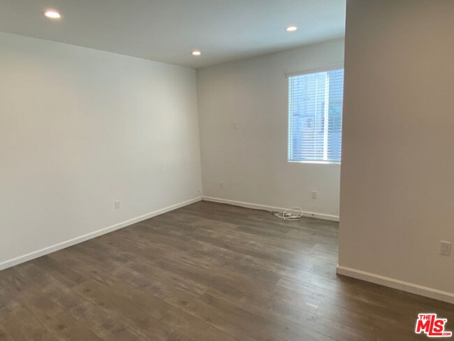 Building Photo - 1112 Meadowbrook Ave