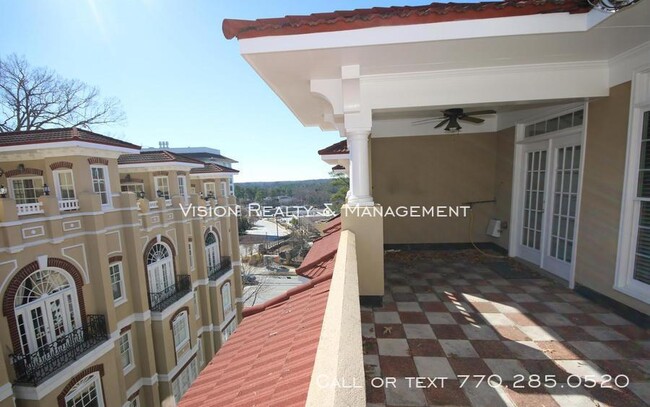 Building Photo - 829 Clifton Heights Ln.- Luxury Townhome