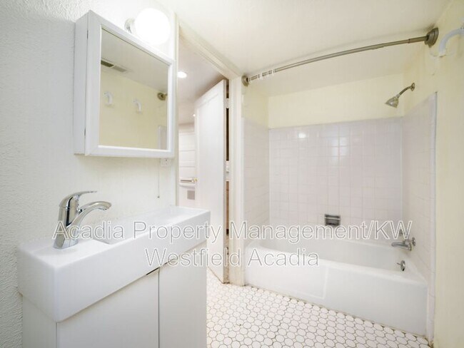 Building Photo - 620 S 900 E