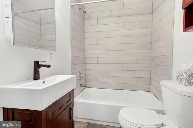 Building Photo - 27 E Bel Air Ave