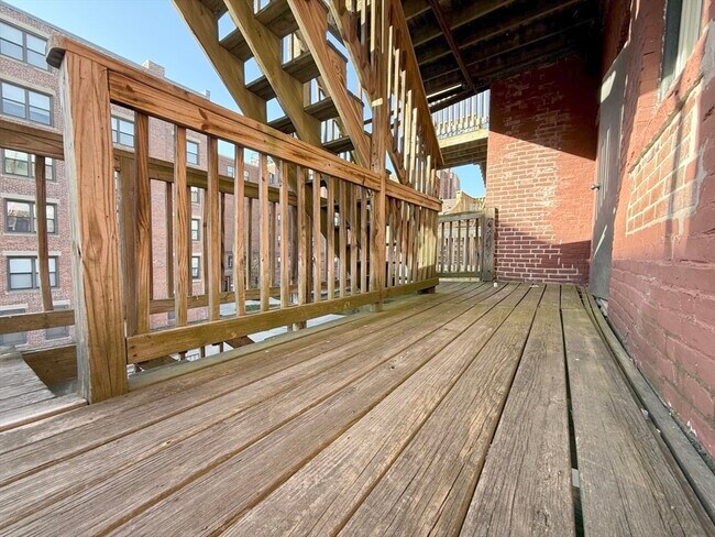 Building Photo - 11 Vancouver St