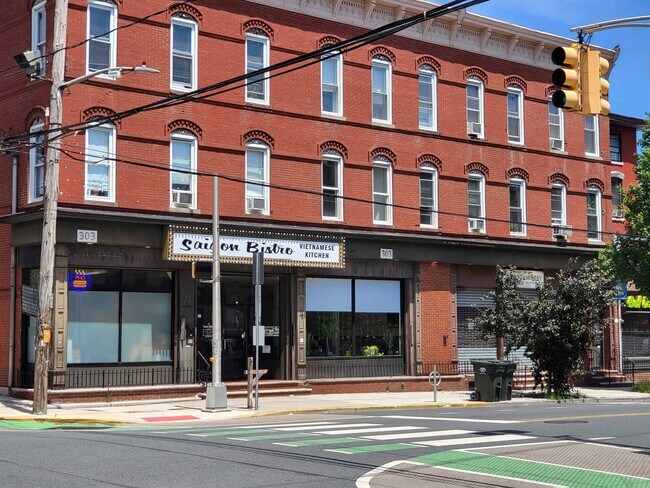 Building Photo - 312 Arlington Ave