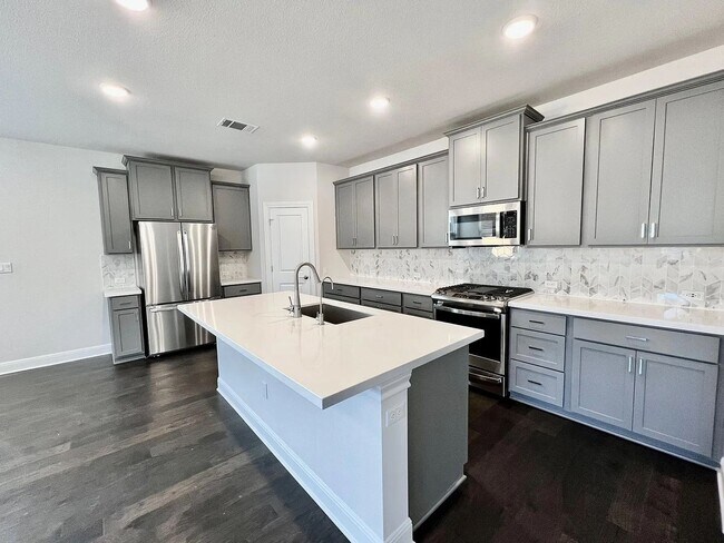 Building Photo - Open Concept Family Dream Home!