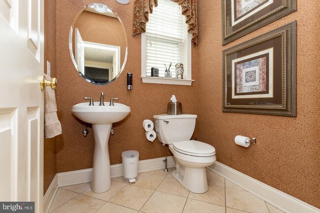Building Photo - 102 Potters Pond Dr