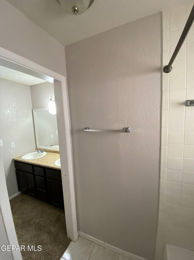 Building Photo - 6721 El Parque Dr