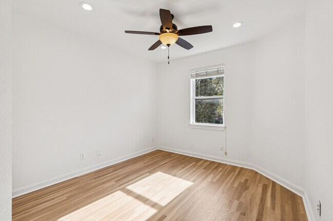 Building Photo - 6139 Belmont Ave