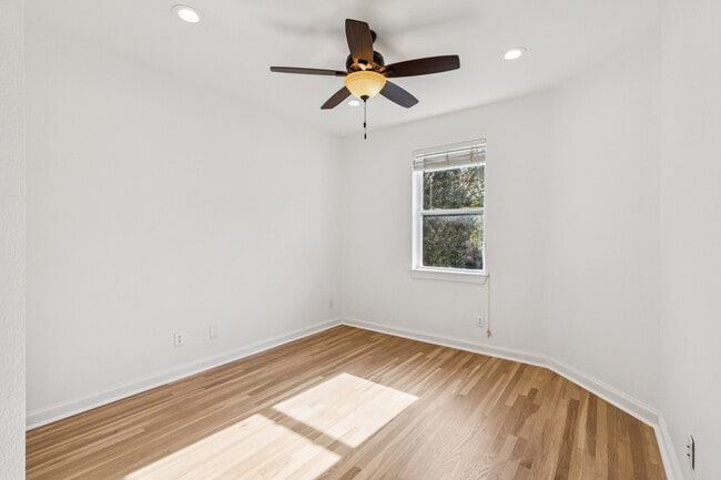 Building Photo - 6931 Belmont Ave