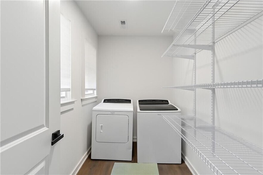 Building Photo - 2327 Young Rd