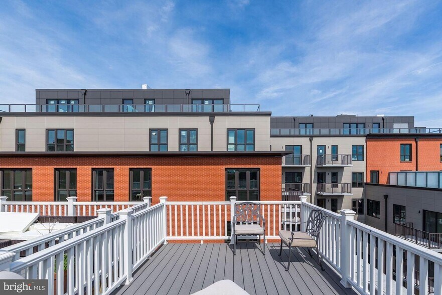 Building Photo - 1323 Clifton St NW