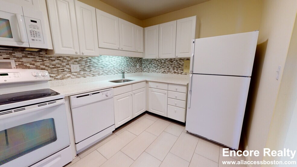 Building Photo - 16 Monmouth Ct