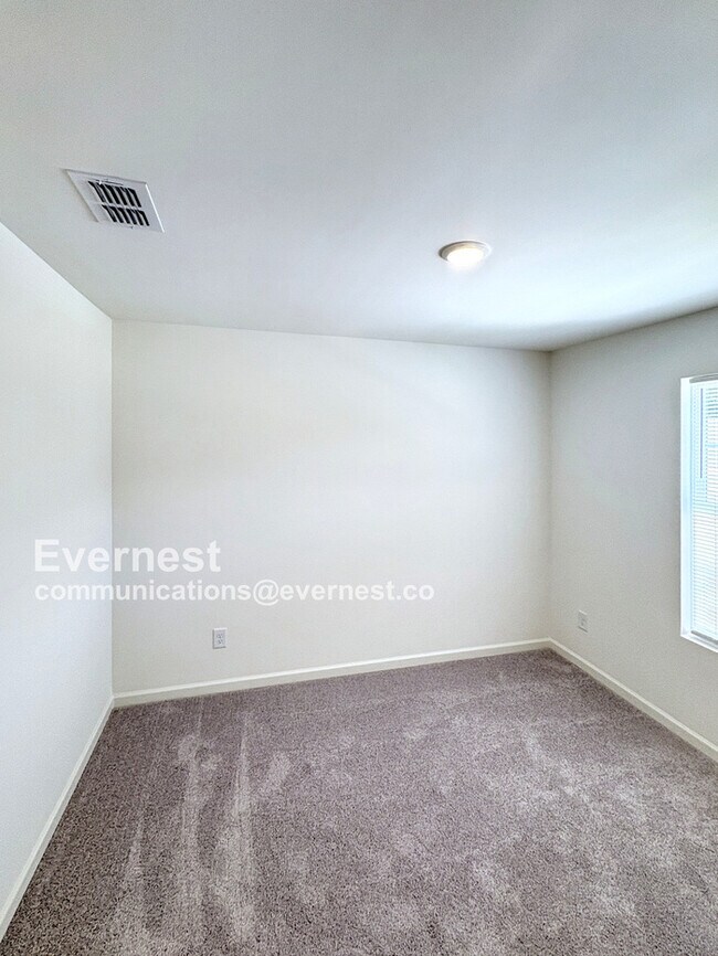 Building Photo - 129 Flowering Cherry St