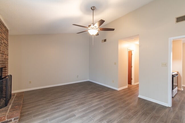 Building Photo - 1924 Greenstone Ct