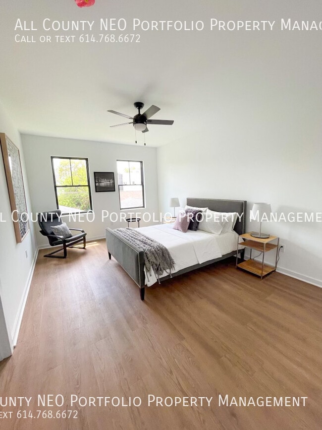 Building Photo - 1053 Oak St