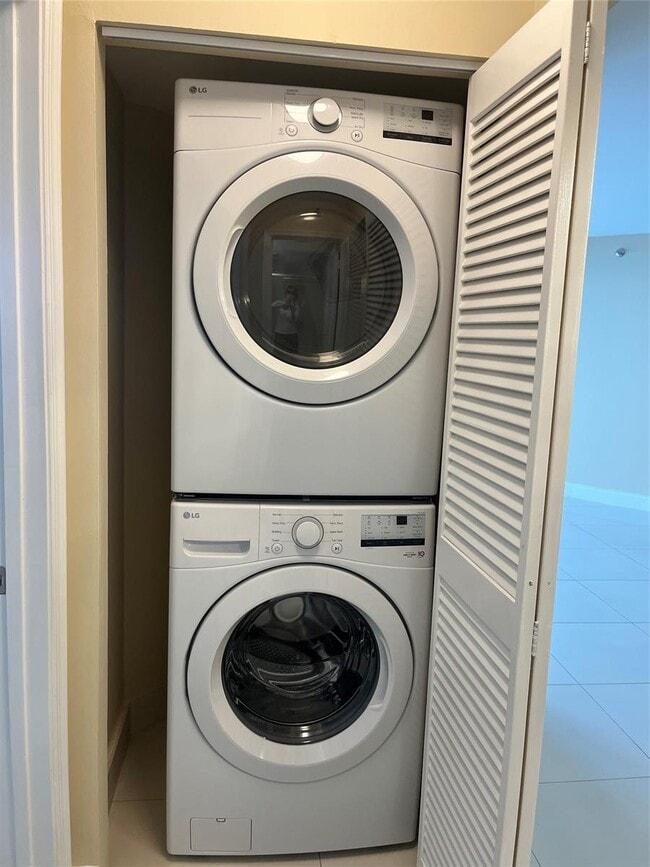 Building Photo - 6767 Collins Ave