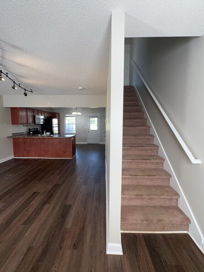 Building Photo - Nice 2 Bedroom, 2.5 Bath Townhouse in Hubert - 309 Burley Dr. #2