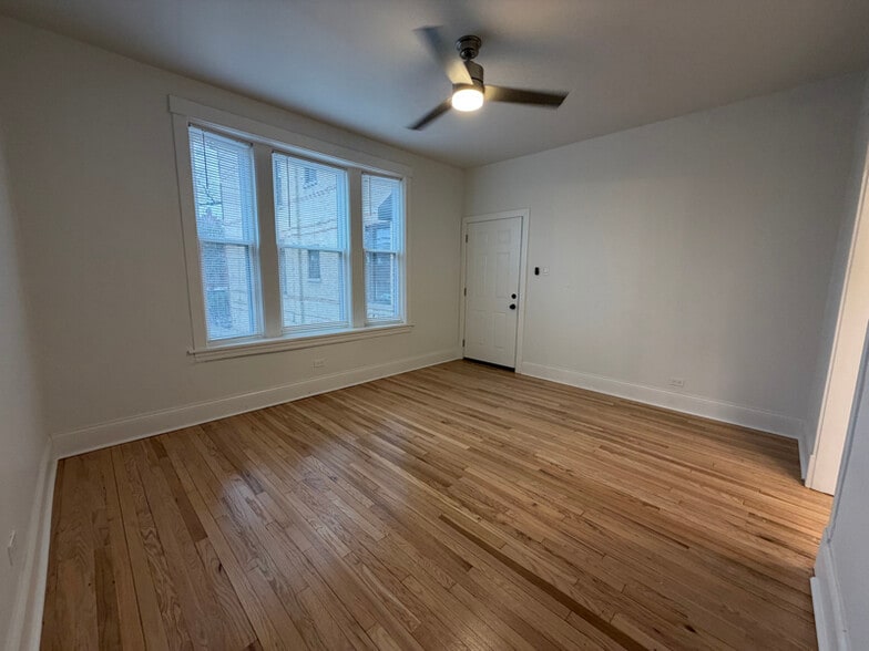 Building Photo - 3414 W Schubert Ave