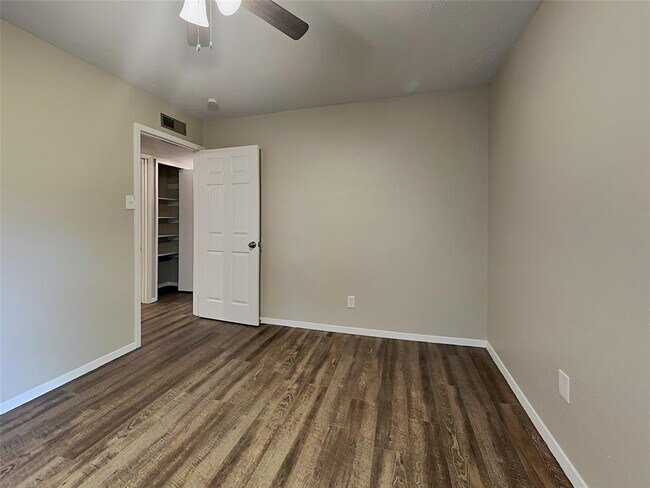 Building Photo - 5618 Hickory Forest Dr
