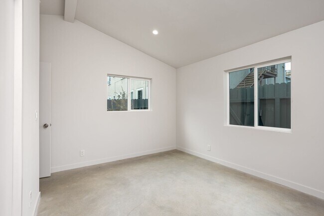 Building Photo - 126 1/2 Franklin Ct