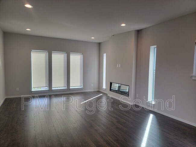 Building Photo - 33473 Poplar Ave SE