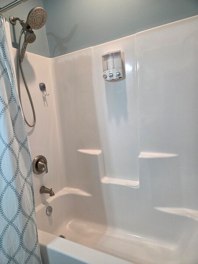 Building Photo - 2202 Elkridge Dr