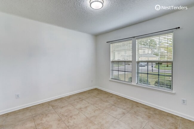 Building Photo - Five Bedrooms in Yulee's TCP!