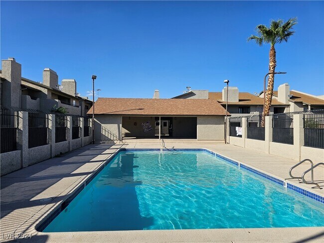 Building Photo - 3749 Carlyle Dr