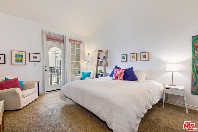 Building Photo - 7101 Playa Vista Dr