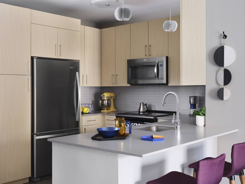 Primary Photo - 145 Front at City Square