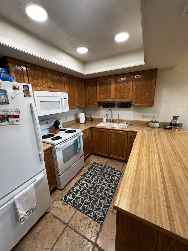 Building Photo - 777 S 400 E
