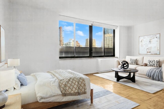 Primary Photo - 161 W 61st St