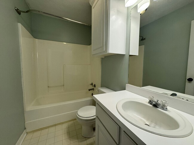 Building Photo - 1215 Arbor Hill Dr