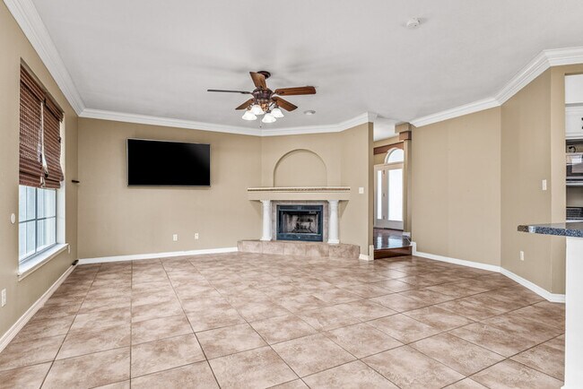 Building Photo - 4/2 Cantonment Property in Kings Road Neighborhood