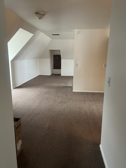 Building Photo - 101 E 10th Ave