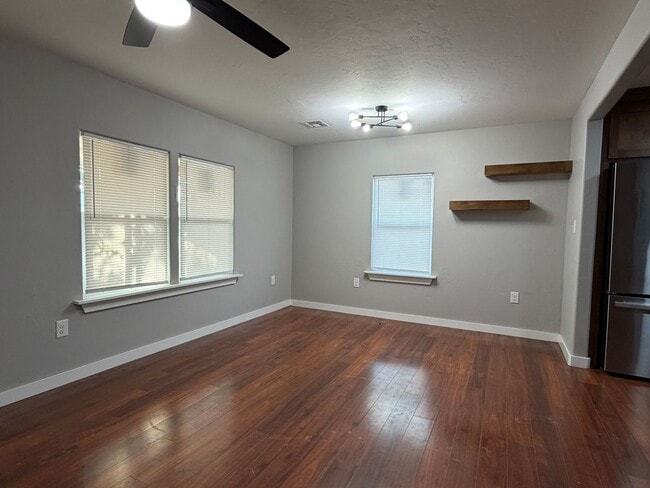 Building Photo - 306 G St