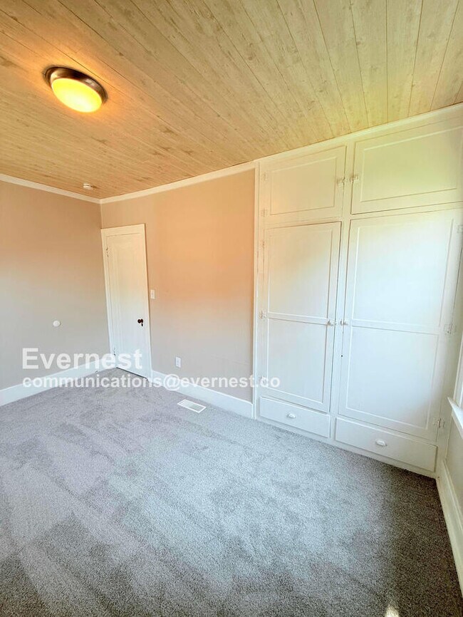Building Photo - 68 E James St