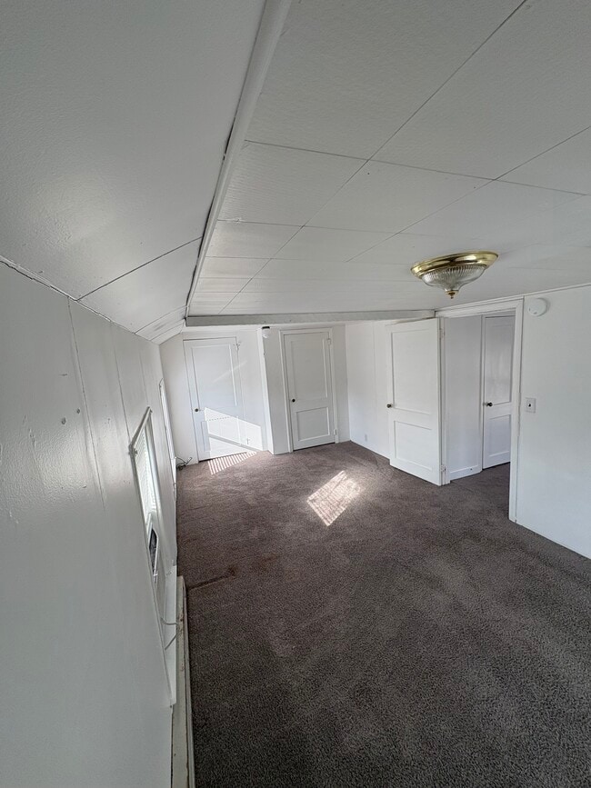 Building Photo - 5043 Old Marlboro Rd