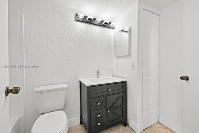 Building Photo - 1025 Coral Club Dr