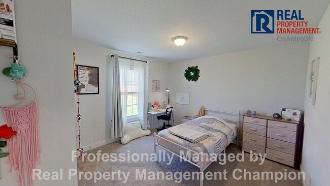 Building Photo - 4 BD/2 BA Single Story Home on Large Corner Lot w/Fenced Back Yard